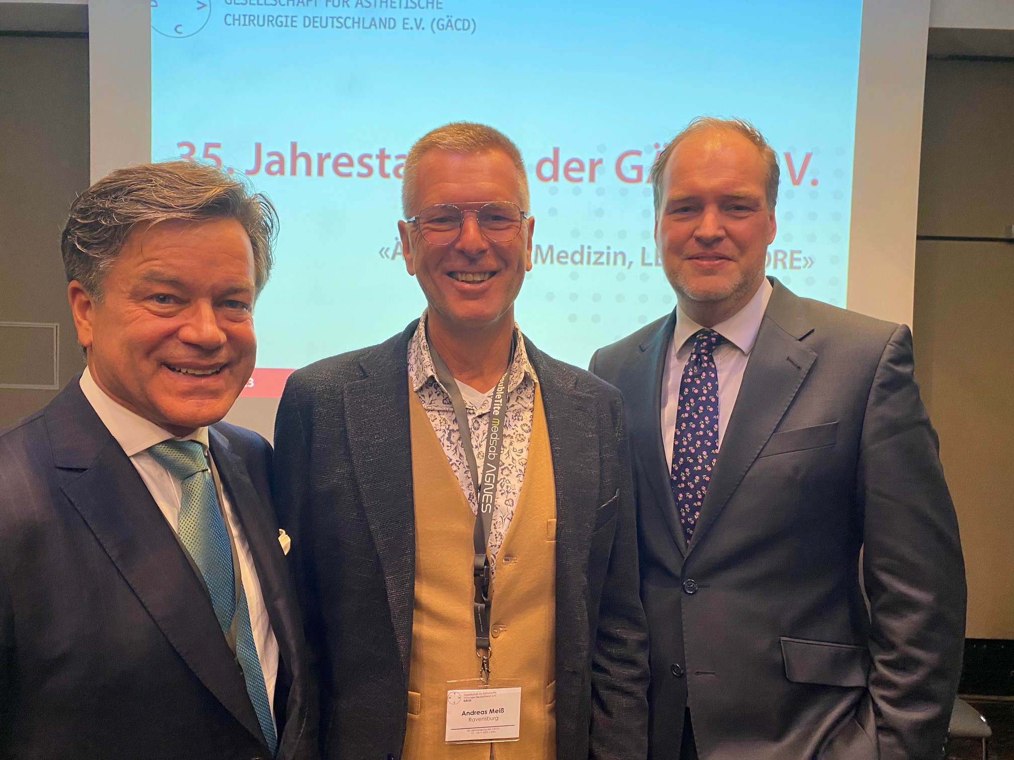 Dr. Meiß mit Dr. Dr. Muggenthaler und Kollegen beim GÄCD 2023