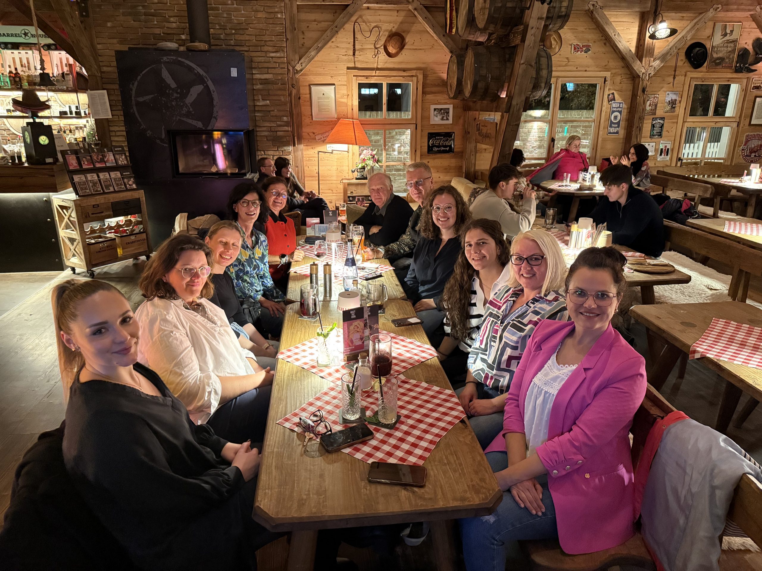 Teamfoto im Restaurant